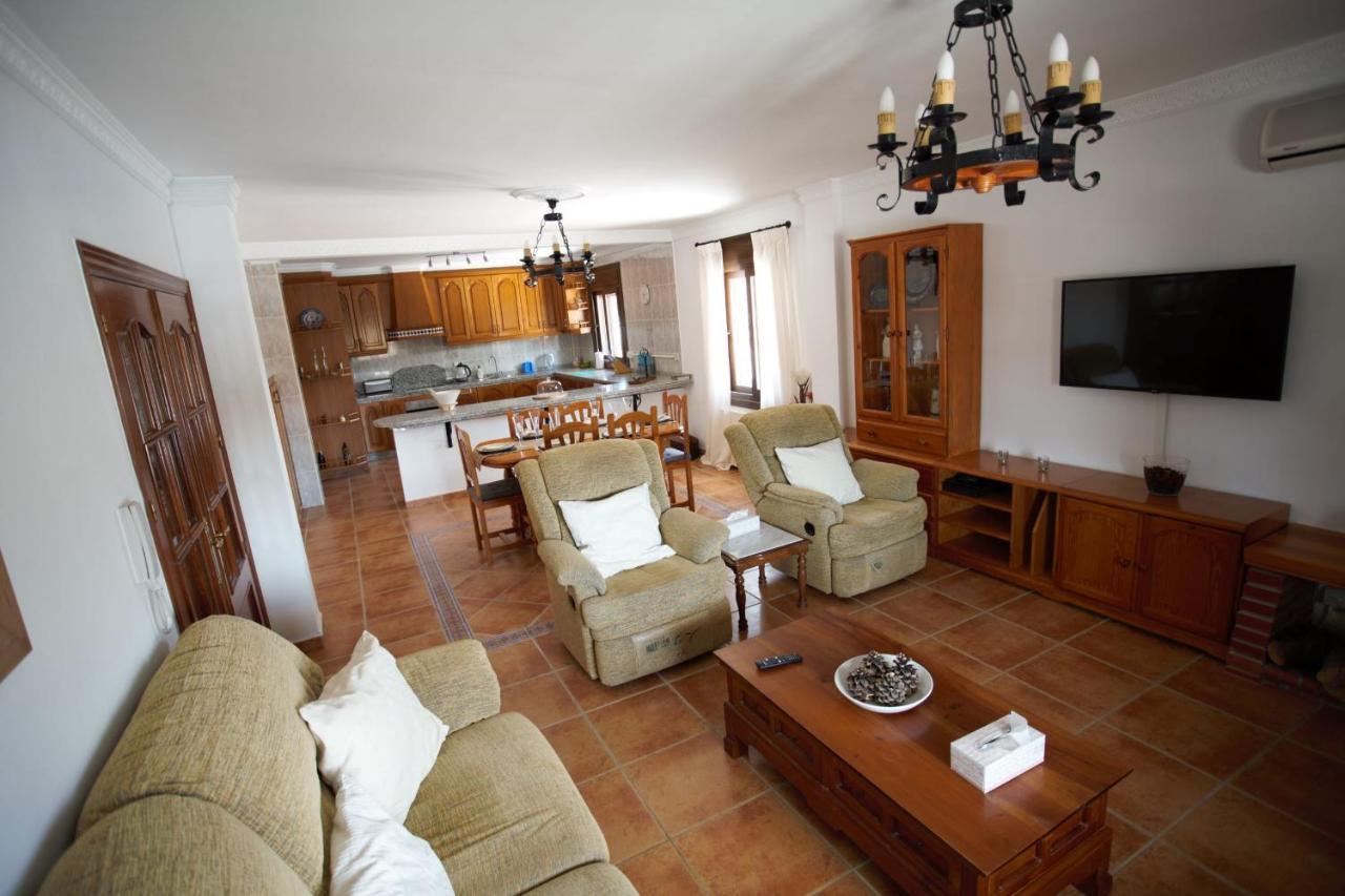 Casa De Las Montanas Villanueva del Trabuco Kültér fotó
